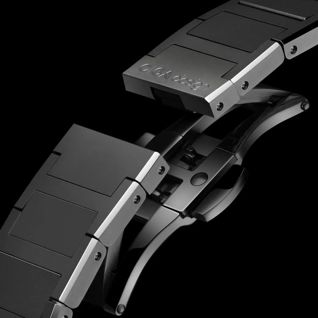 Detalhe do fecho da pulseira do Falcon