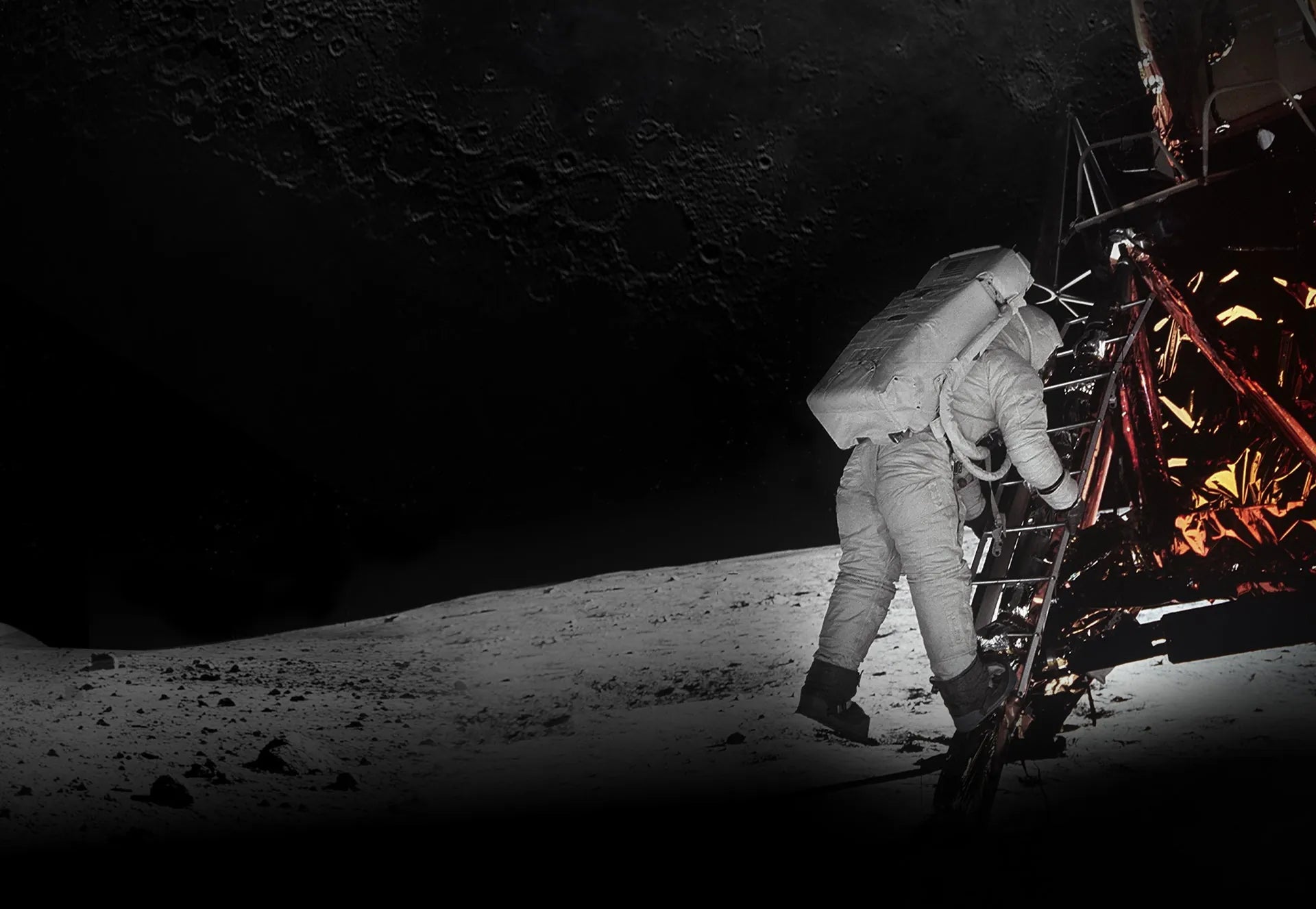 Em 21 de julho de 1969, um pequeno passo ecoou através do tempo — não como conquista, mas como um chamado: ao encantamento, à coragem e a algo maior do que nós mesmos.